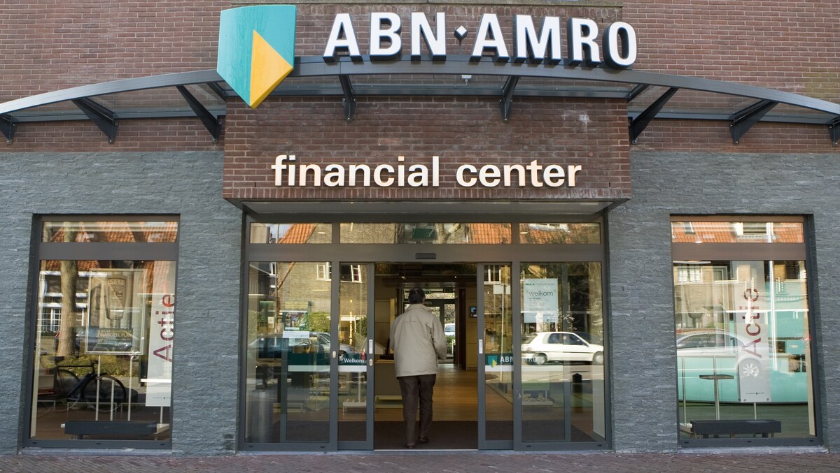 Staat verkleint belang in ABN AMRO naar ongeveer 30 procent | Economie | AD. nl
