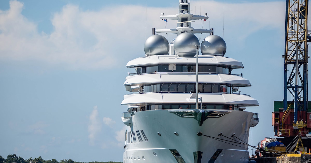 LIVE VS | Superjacht van Russische oligarch, ter waarde van 300 miljoen dollar, wordt geveild in VS