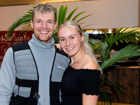 Enzo Knol en vriendin Myron Koops.