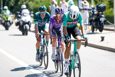 Nederlandse aanvaller Bouwman pakt de bergtrui, Van Aert en Hayter loeren op rode trui