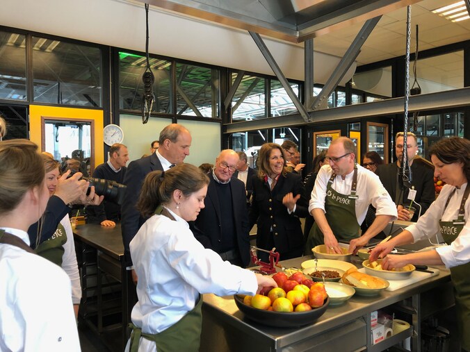 Jumbo leidt in Veghel 60 La Place-medewerkers per dag op | Koken & Eten ...
