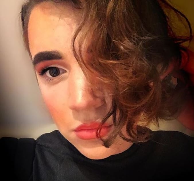 Voice-kandidaat Robin (14) houdt van make-up en maakt lange neus naar ...