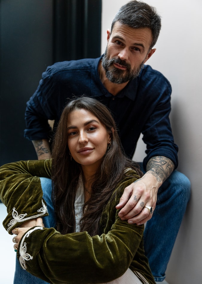 Arie en Romy Boomsma verwelkomen dochter Juniper | Show | AD.nl