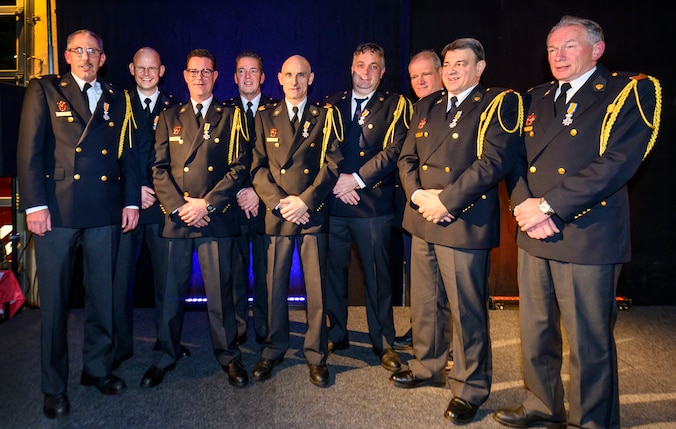 Negen Koninklijke onderscheidingen voor jarenlange inzet bij brandweer ...