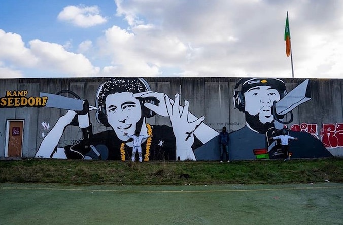 Nieuw levensgroot werk van Kamp Seedorf op Bijlmerbajes | Regio | AD.nl