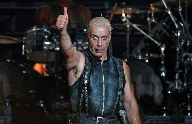 In ziekenhuis opgenomen Rammstein-zanger toont zich strijdbaar | Show ...
