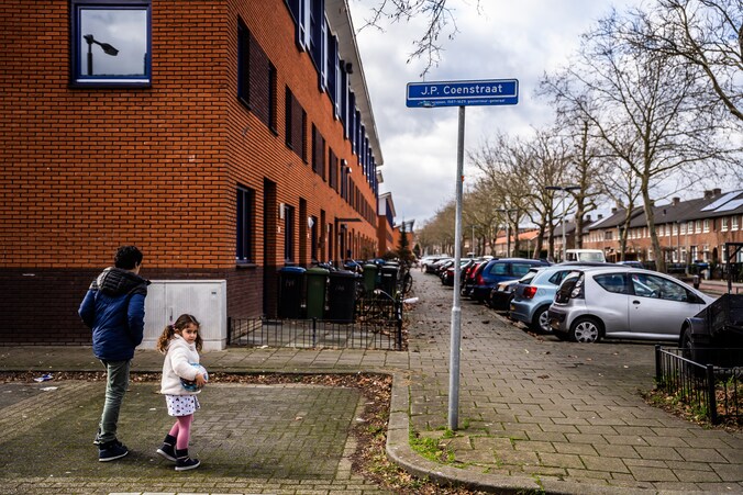 ‘Zet in straatnamen Arnhem Anton de Kom tegenover J.P. Coen’ om ...