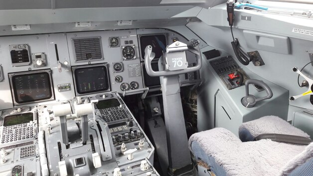 Afscheid regeringsvliegtuig op vliegbasis Woensdrecht | Regio | AD.nl