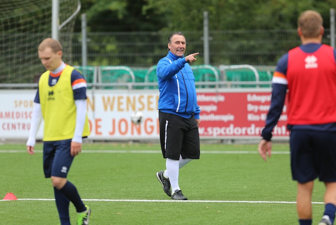 Grote zorgen om Oranje Wit na ontslag clubicoon: ‘Ik vrees voor de ...