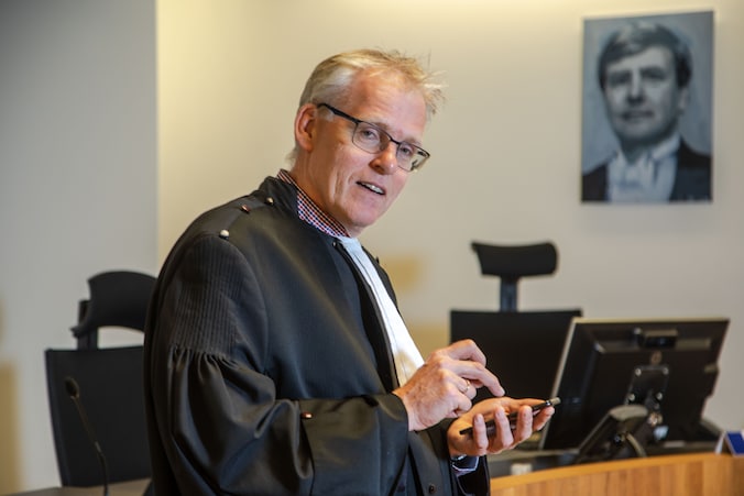 'OM danst naar pijpen slachtoffer' | Nieuws | AD.nl