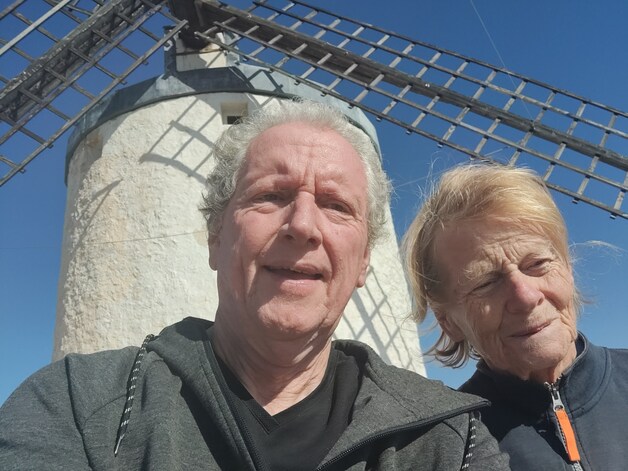 Hans rijdt zijn vrouw met alzheimer rond in een camper door Europa ...