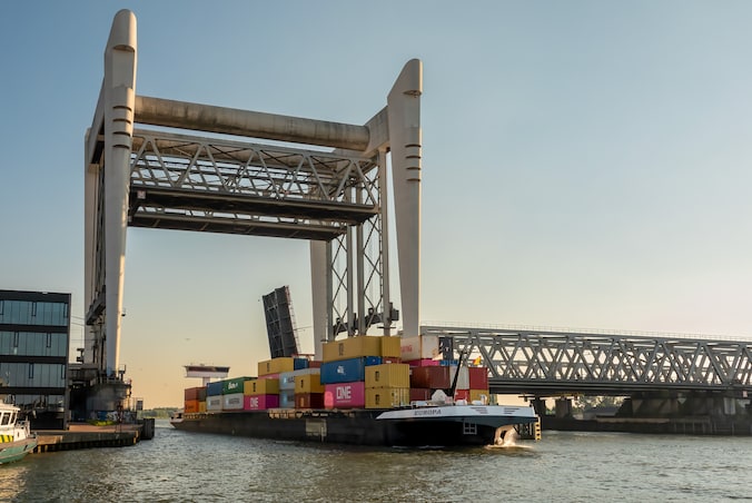 Spoorbrug over Oude Maas kan na dagen weer open: ‘Maar er blijft risico ...