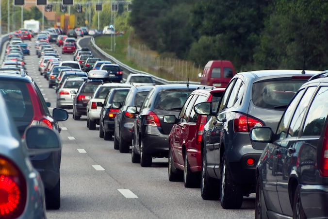 Kraanwagen krijgt klapband op A59 bij Made | Regio | AD.nl