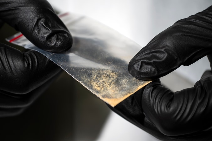 Honderden keren sterker dan morfine: politie doet nieuwe aanhoudingen ...