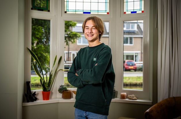 Guus (14) leest iedere zaterdag de nieuwe Donald Duck voor aan zijn ...