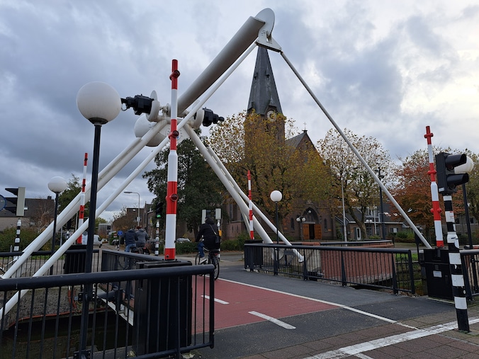 Storing: drie bruggen gestremd voor al het vaarverkeer | Regio | AD.nl