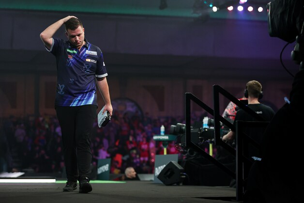 Darter Cameron Menzies geeft met snel verwijderde foto verklaring voor ...