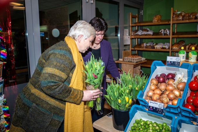 Politiek en peperkoek bij bezoek Adema aan Someren | Regio | AD.nl
