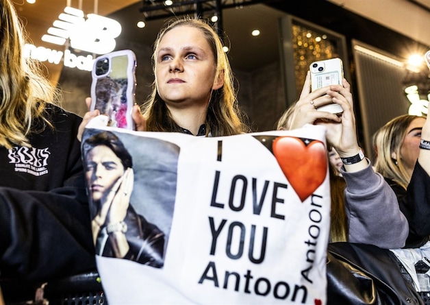 Popidool Antoon trok zich jaar terug en verklaart nu waarom ...