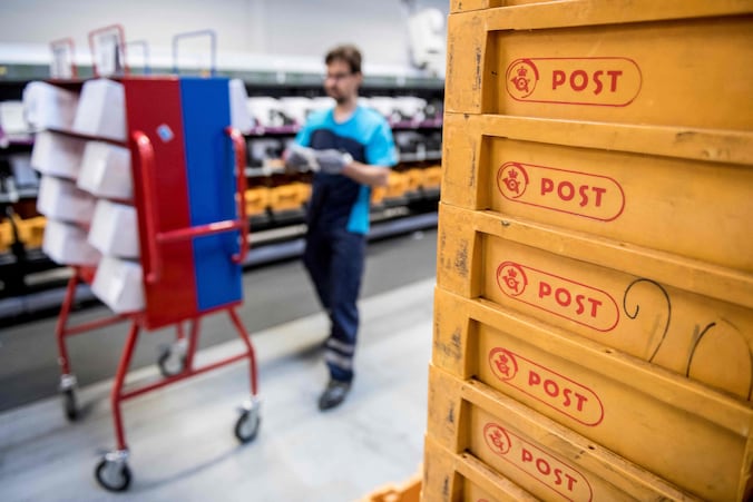 Denen nemen na 400 jaar afscheid van de postbode, gaan wij in Nederland ...