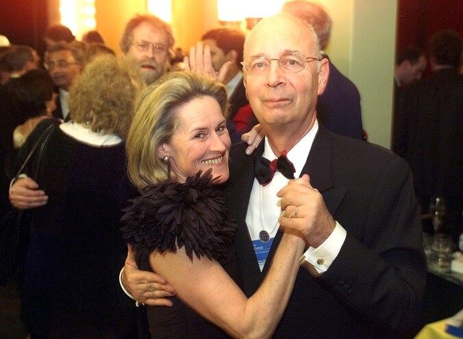Wie is Klaus Schwab? Favoriete doelwit van complotdenkers nu onder vuur ...