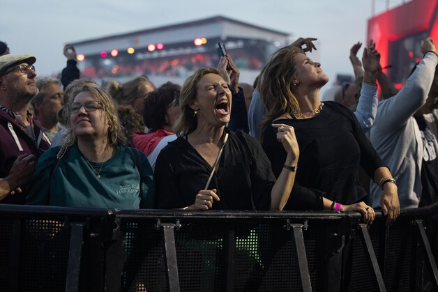 Gemis frontman is pijnlijk voelbaar bij Faithless op Concert at Sea ...