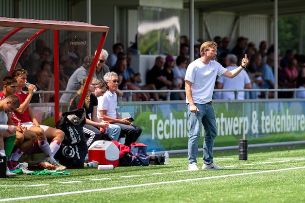 Nieuwe HBS-trainer Mike de Geer kent selectie al door en door: ‘Ik vond ...
