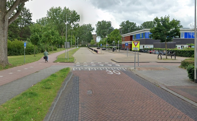 Meppel werkt aan veiliger fietsoversteken op de Zuiderlaan | Regio | AD.nl