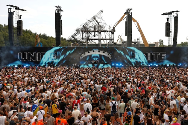 Festival Tomorrowland begonnen mét nieuw hoofdpodium, publiek klapt ...