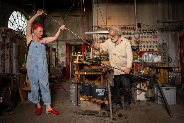 Glasblazer Bernard Heesen (67) blijft trouw aan zijn passie: ‘De Oude ...