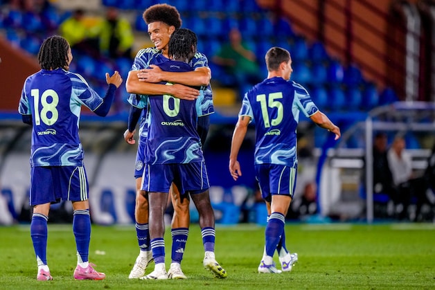 Ajax naar finale Como Cup na ruime zege op Celtic, Aaron Bouwman (17 ...