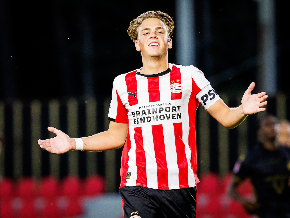 PSV-talent Robin van Duiven belde meteen zijn vader en moeder na mooi  nieuws | Sport | AD.nl