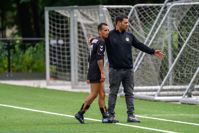 Aziz el Bouazzati leerde met nieuwe blik naar voetbal kijken als ...