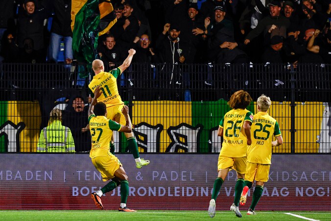 Onderonsjes, omhelzingen en frustraties door ADO Den Haag-matchwinner ...