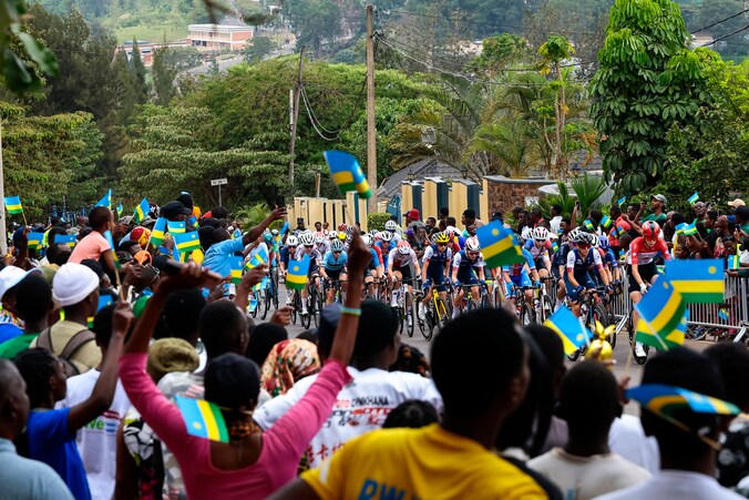 Tragische start Ronde van Rwanda: twee doden en zes gewonden nadat ...