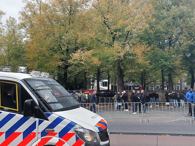 Agenten in het nauw gedreven en mishandeld: drie FC Utrecht-hooligans ...