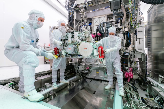 ASML optimistischer: meer orders, mogelijk toch groei omzet in 2026 ...