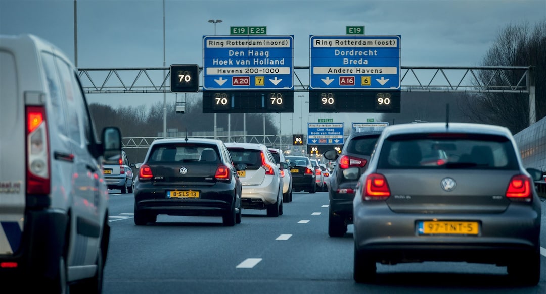 autos-staan-op-de-a20-in-de-file