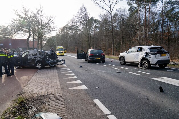 Zwaar ongeluk met vier auto’s bij Schalkhaar: Raalterweg (N348 ...