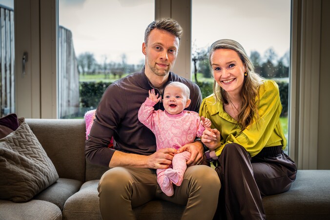 Esmé (32) voelt dat er iets mis is in haar buik, uren later vecht baby ...