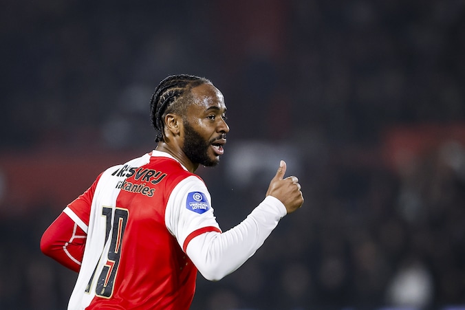 Debuut Raheem Sterling spaarzaam hoogtepunt bij moeizame zege Feyenoord ...