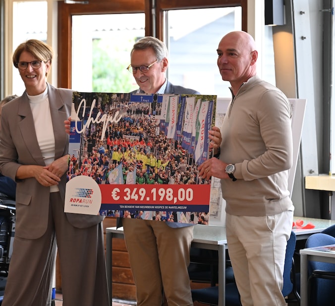 Roparun schenkt bijna 350.000 euro aan De Mantelmeeuw | Regio | AD.nl