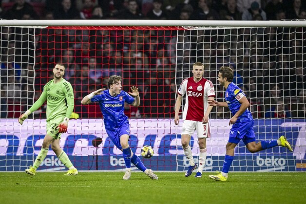 Als Bart van Rooij scoort in de Johan Cruijff Arena, gaan zijn ...