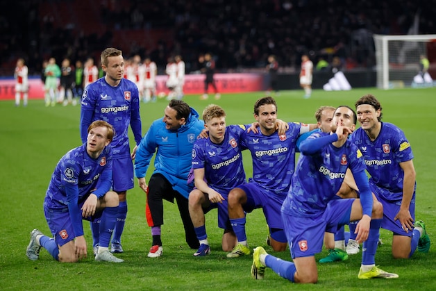 Als Bart van Rooij scoort in de Johan Cruijff Arena, gaan zijn ...