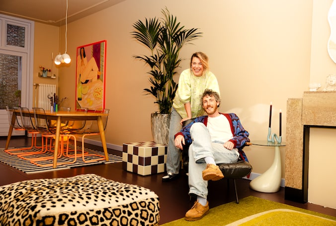 Caroline en Wouter gaven hun huis uit 1663 een roze toilet en ...