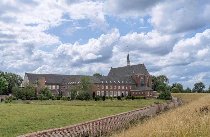 Met een gids naar de kloostertuin van Sint Agatha | Regio | AD.nl
