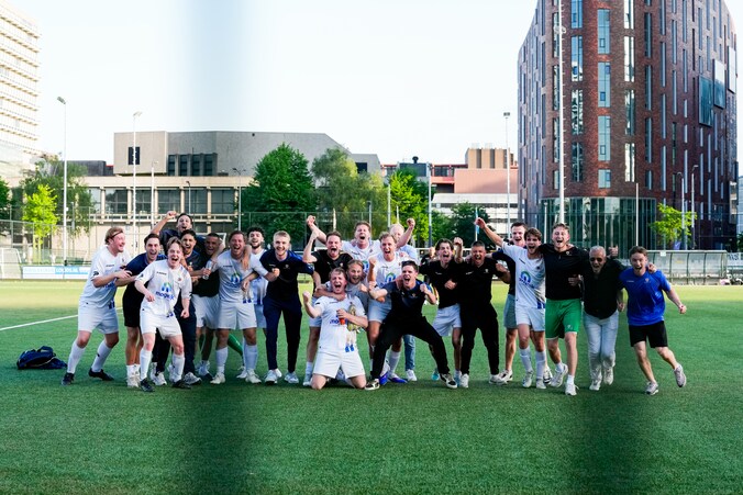 FC Breukelen kampioen onder surrealistische omstandigheden: ‘Er stonden ...