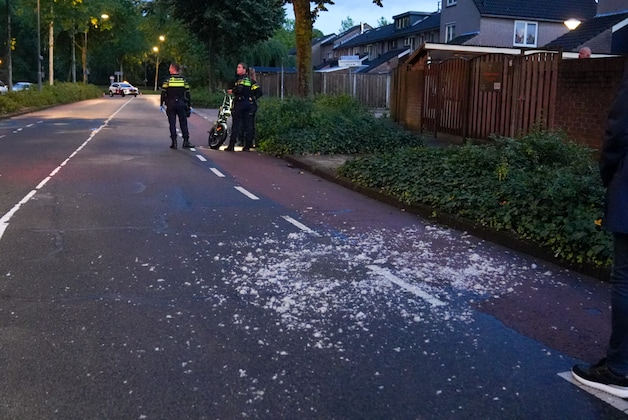 Een jongeman is dinsdagavond zwaargewond aangetroffen aan de Weg door de Rijpel in Helmond. 