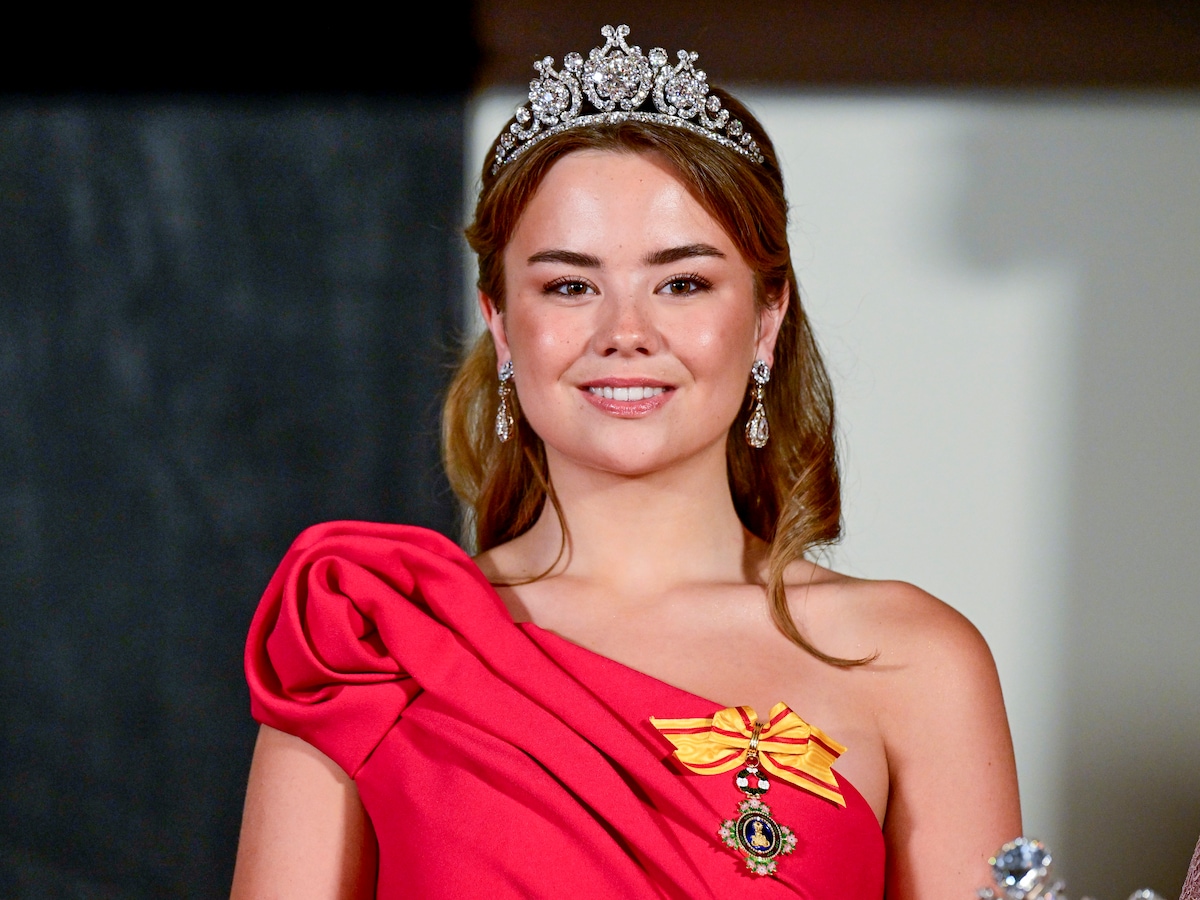 Prinses Ariane steelt de show met tiara-debuut op staatsbanket: 'Ze is de  ster van de avond' | Show | AD.nl