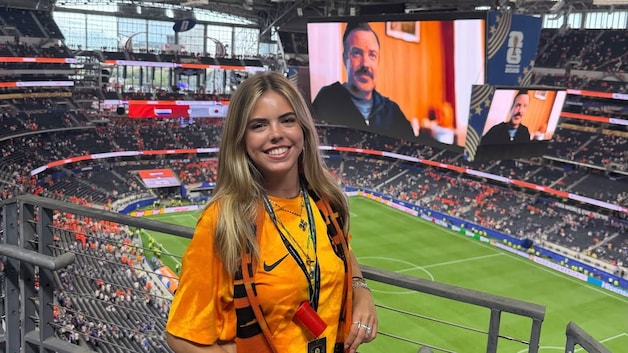 Camila Benen in the stadium at the Netherlands-Japan.